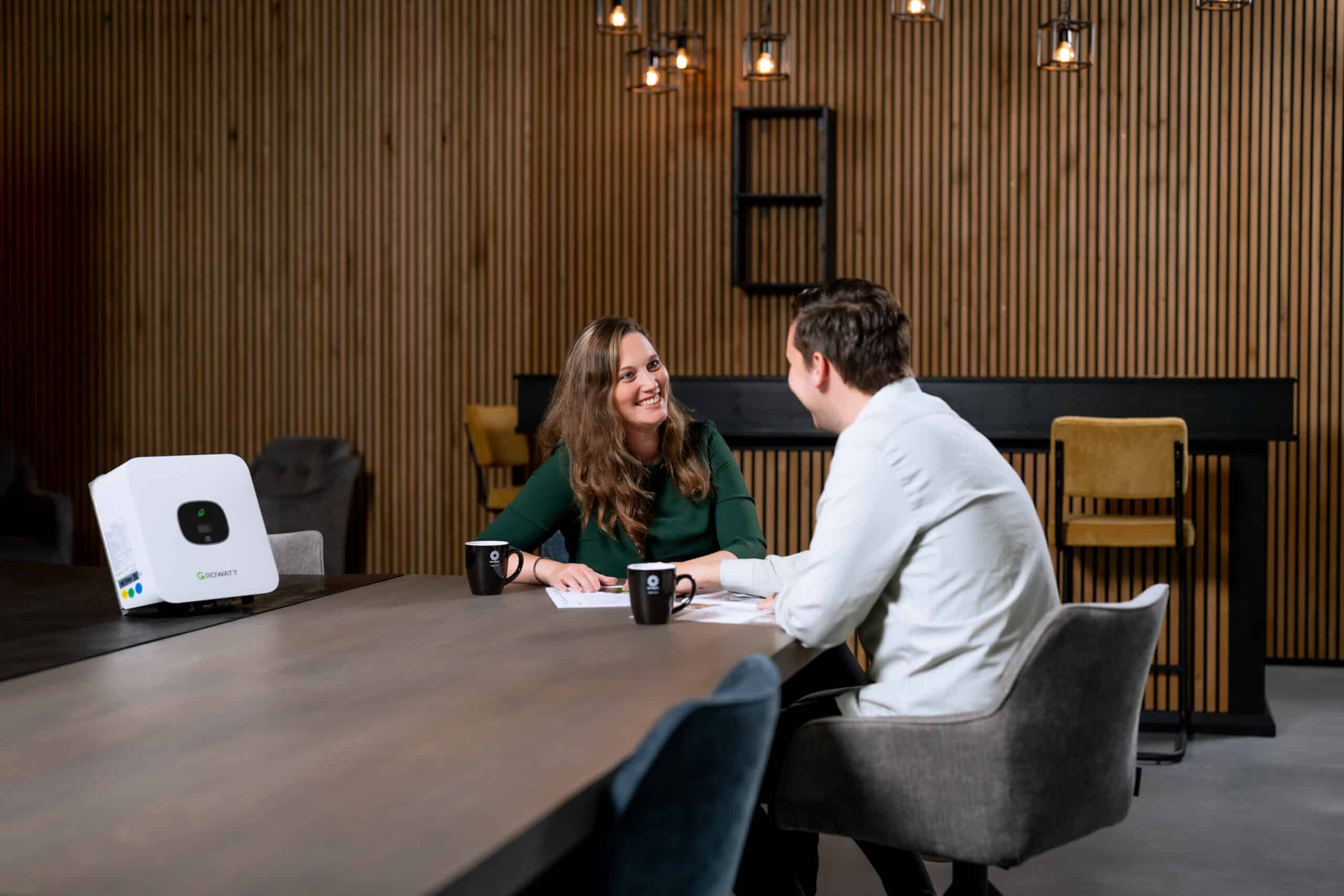 Sunergetic adviseur biedt ondersteuning bij verduurzaming woningen woningcorporatie.