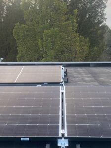 Close up Oneven Zonnepanelen Woltex