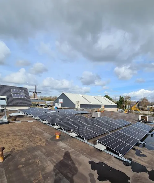 Zonnepanelen tandartspraktijk surhuisterveen