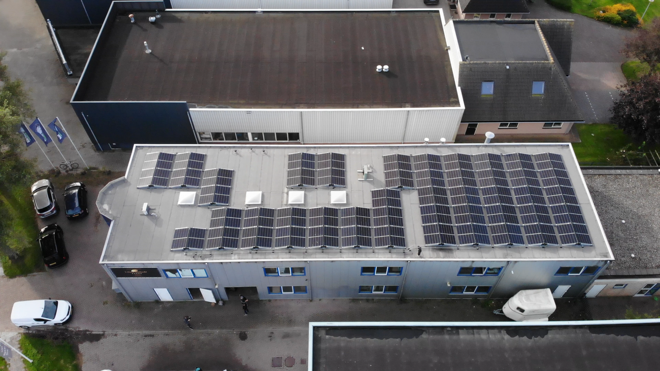 Zonnepanelen bakkerij t oude ambacht bovenzicht